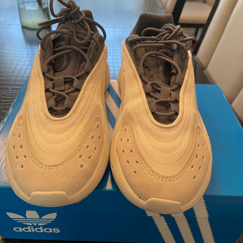 Adidas Ozelia